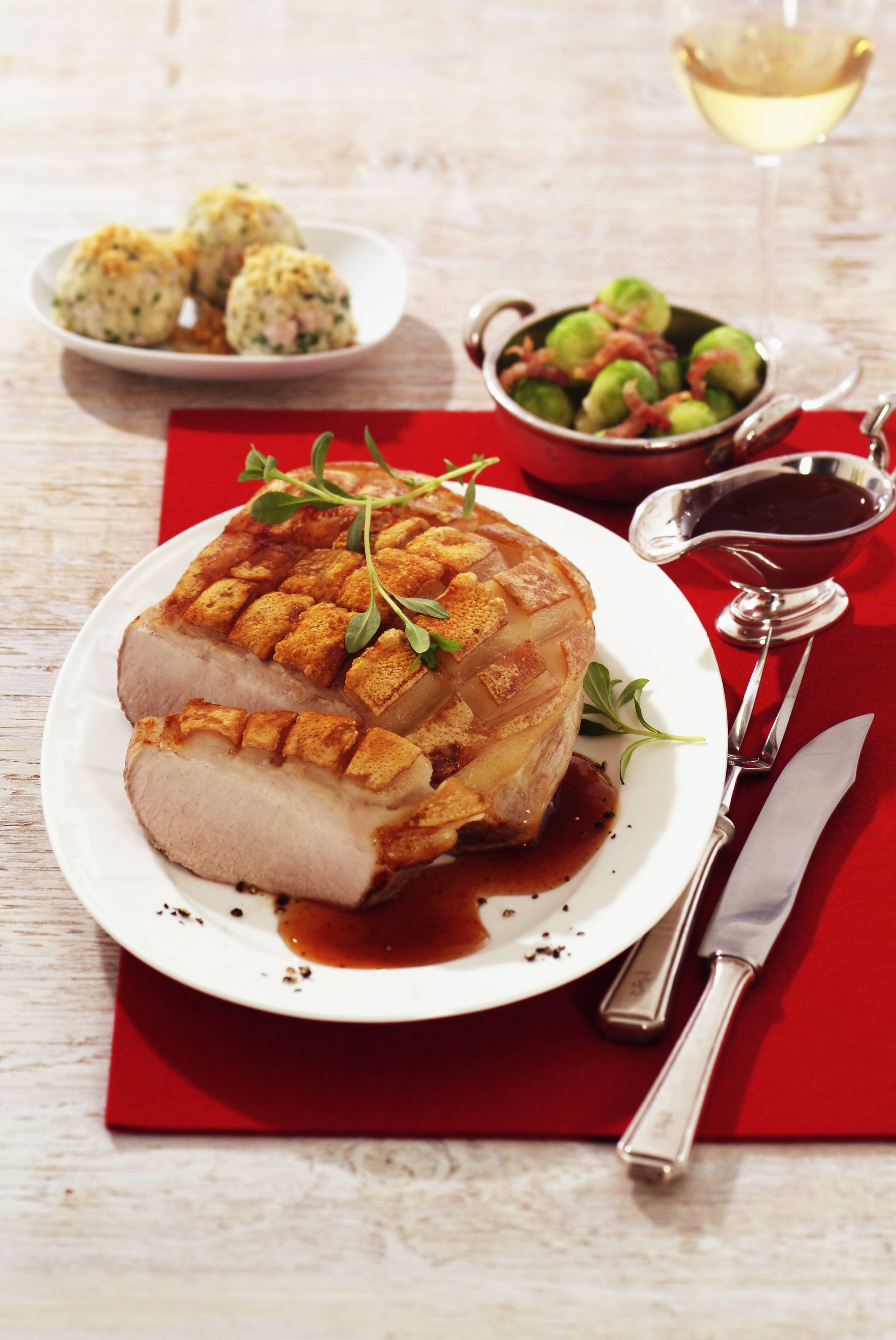 Mondamin - Schweinebraten an feiner Rotweinsauce 110 Minuten  recipe