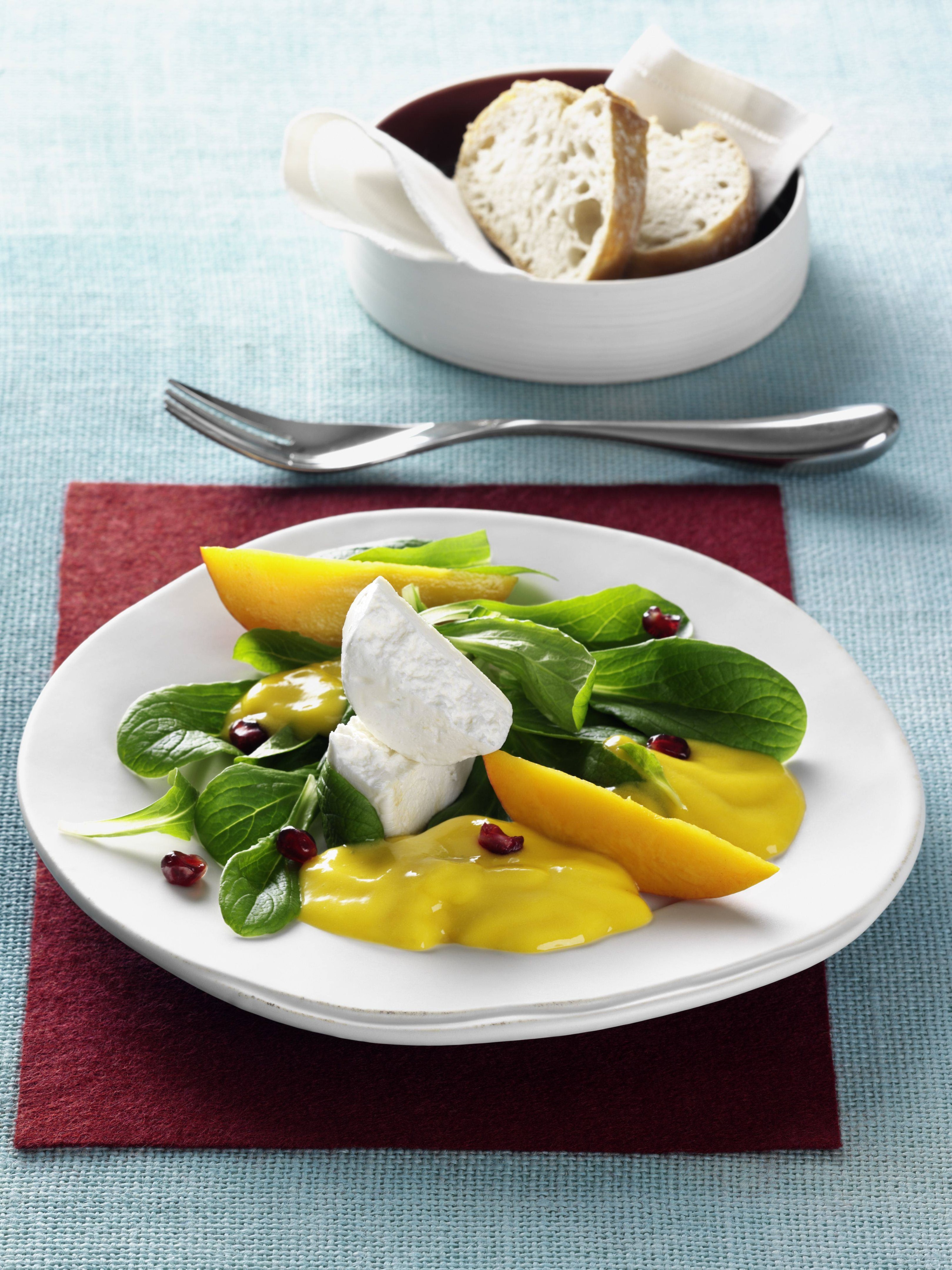 Mondamin - Ziegenkäse auf Feldsalat mit Mango-Chutney-Espuma