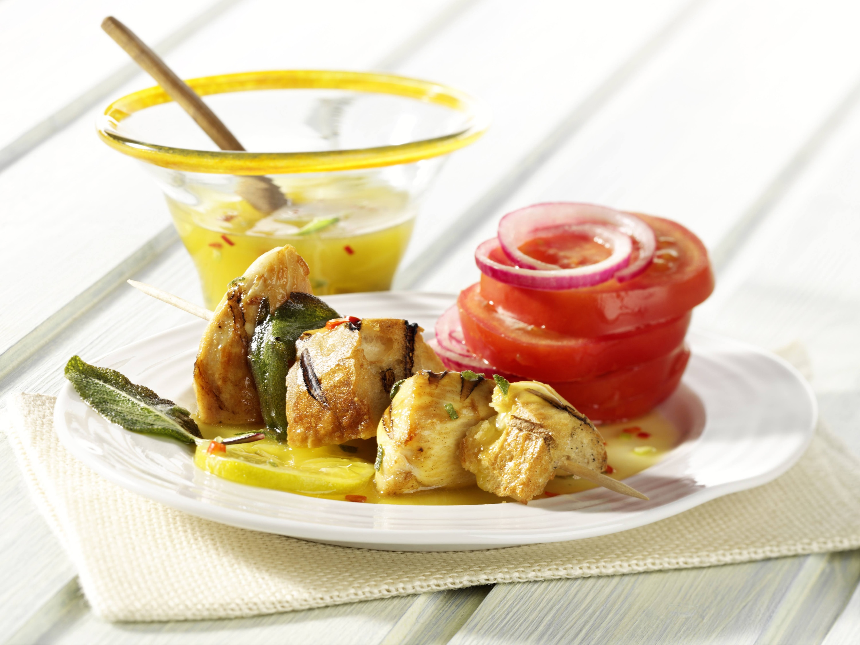 Mondamin - Geflügel-Brotspieß mit Salbei-Limetten-Sauce