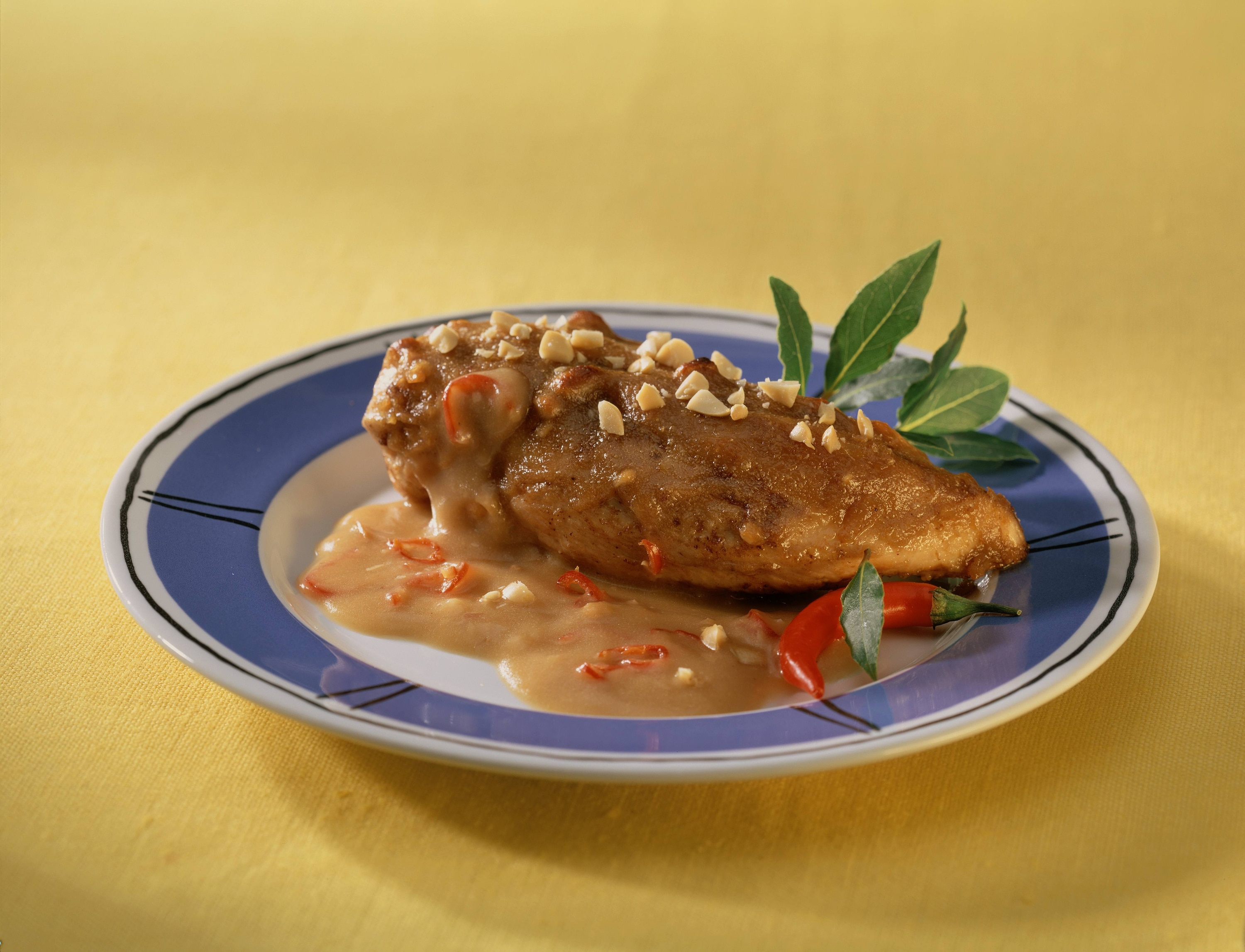 Hähnchenbrust-Filet in Erdnuss-Sauce