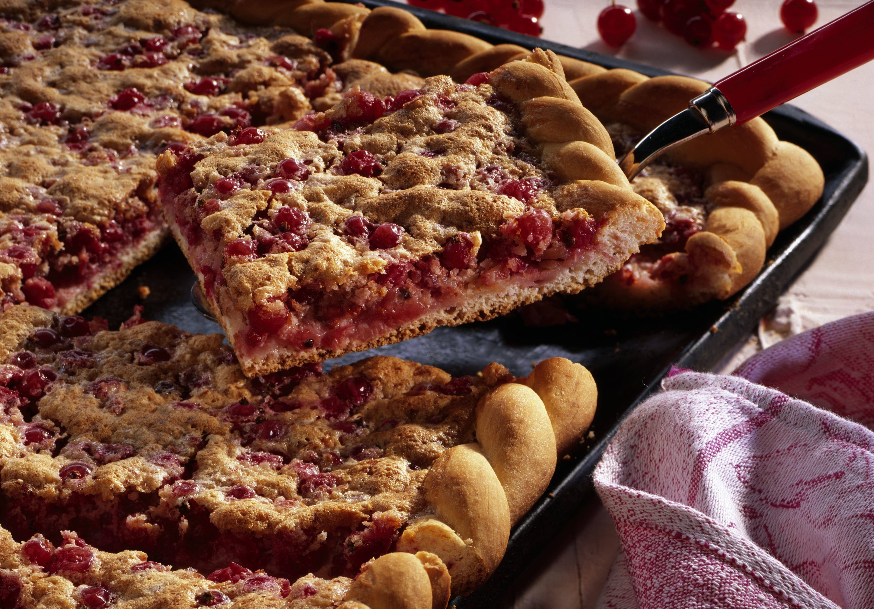 Mondamin - Johannisbeerkuchen mit Haselnüssen