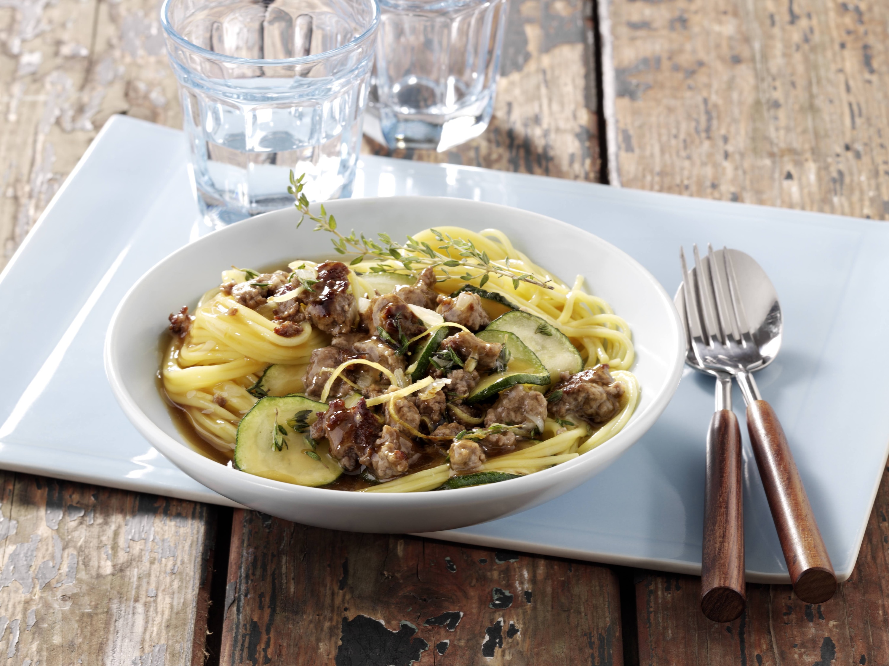 Mondamin - Spaghetti mit Hack-Zucchini-Sauce 25 Minuten  recipe