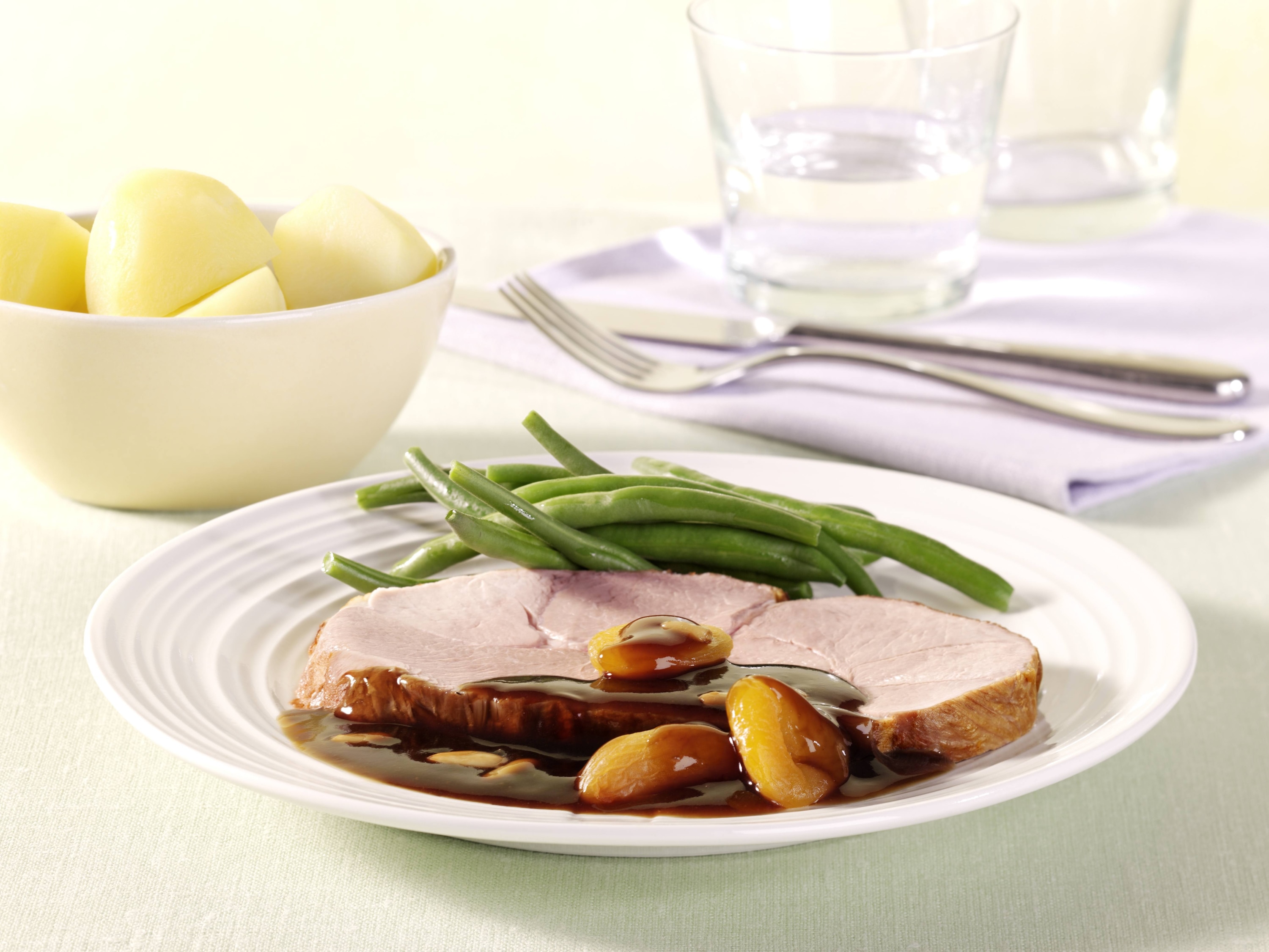 Mondamin - Geschmorte Lammkeule mit Aprikosen und Pinienkernen 90 Minuten  recipe