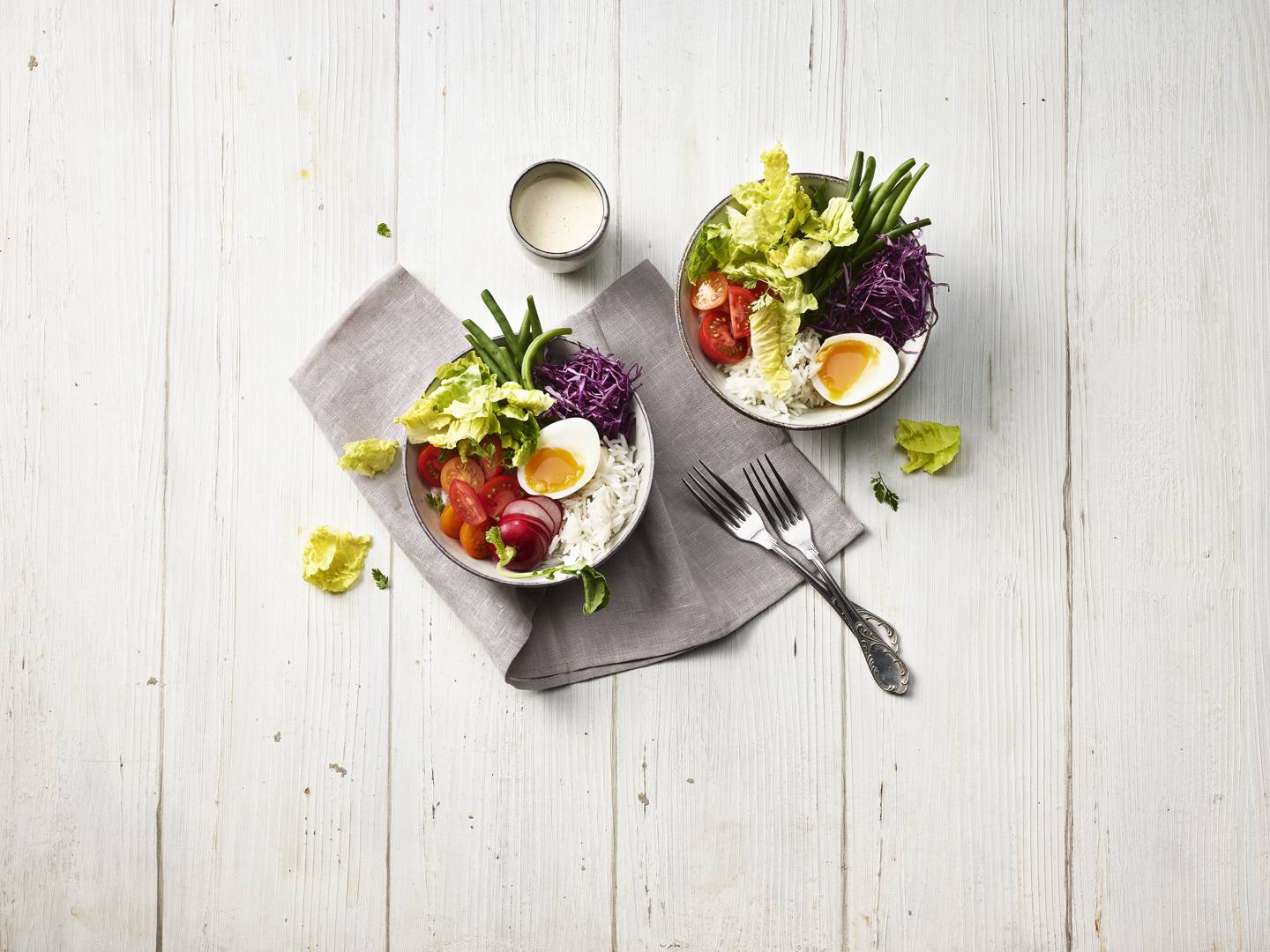 Chirat - Salatbowl mit Basmatireis und Gemüse und Ei
