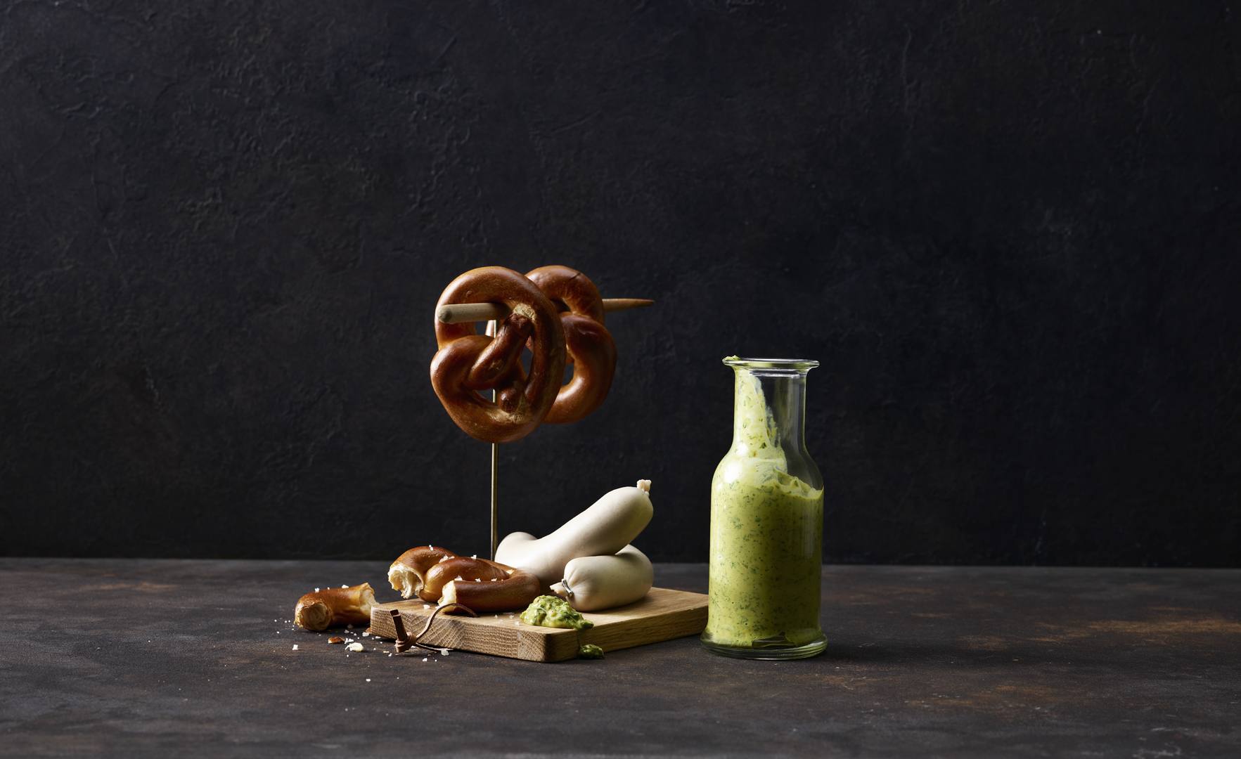 Chirat - Appenzeller Siedwurst mit Brezel und Cornichons-Senf