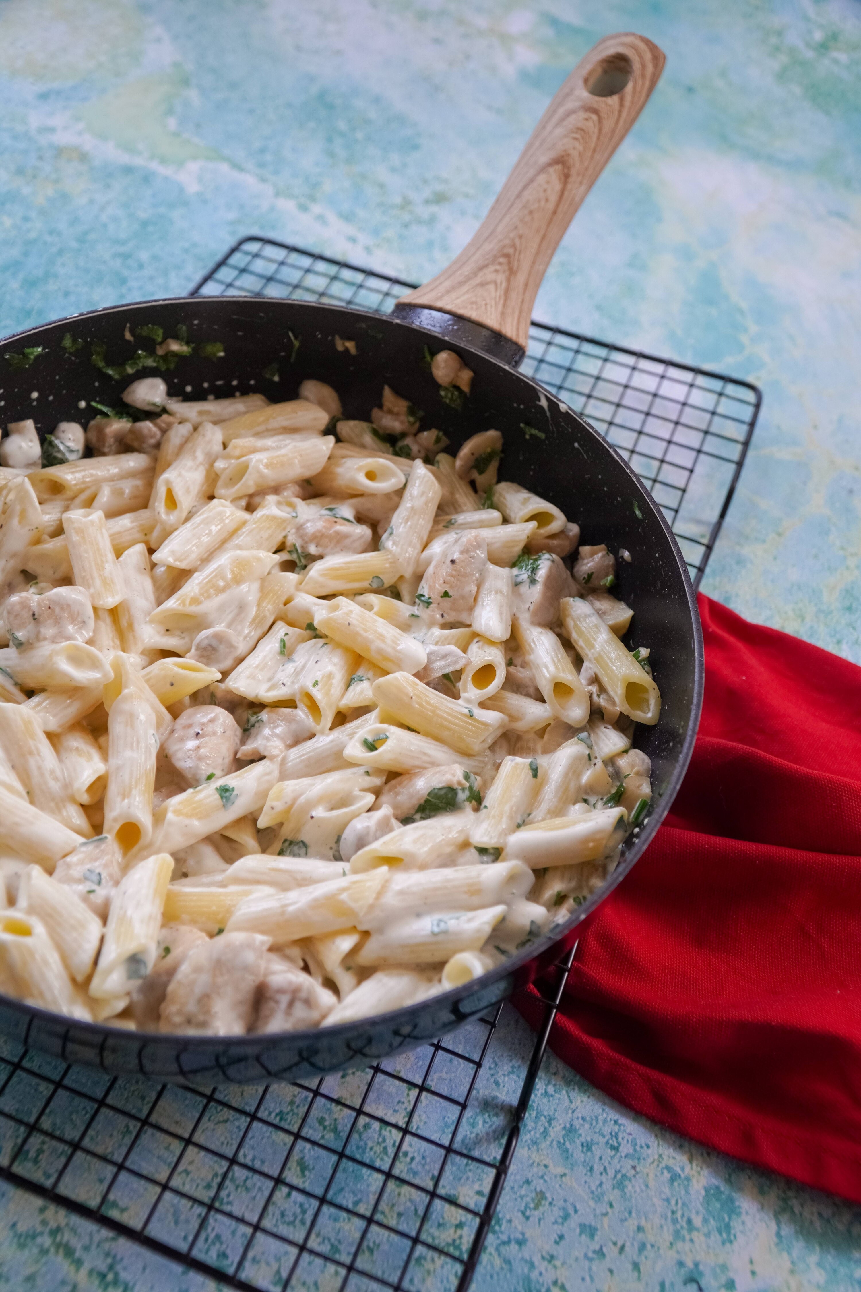 Creamy white sauce garlic penne pasta