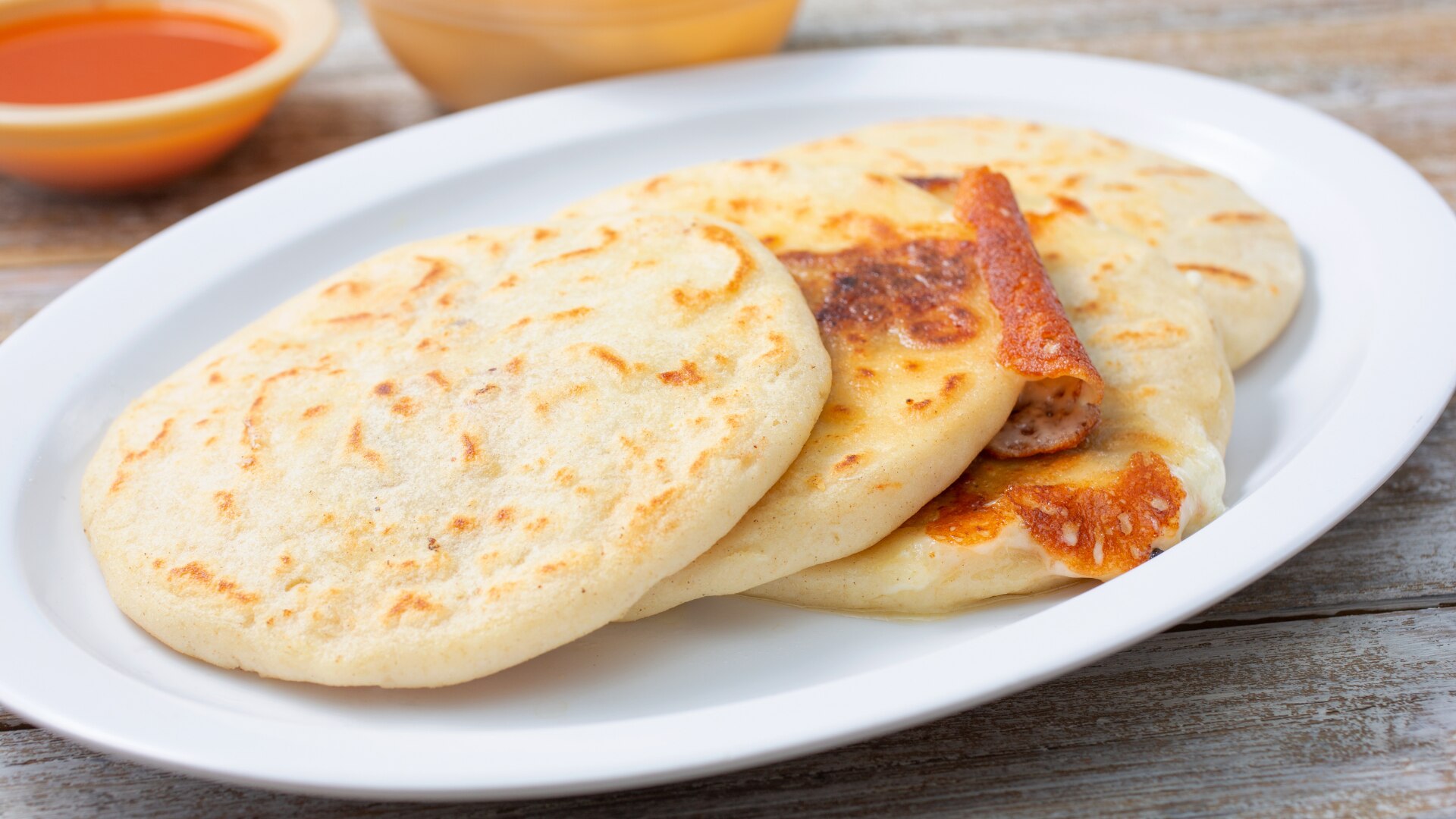 Pupusas de Chipilín y Hongos Salteados
