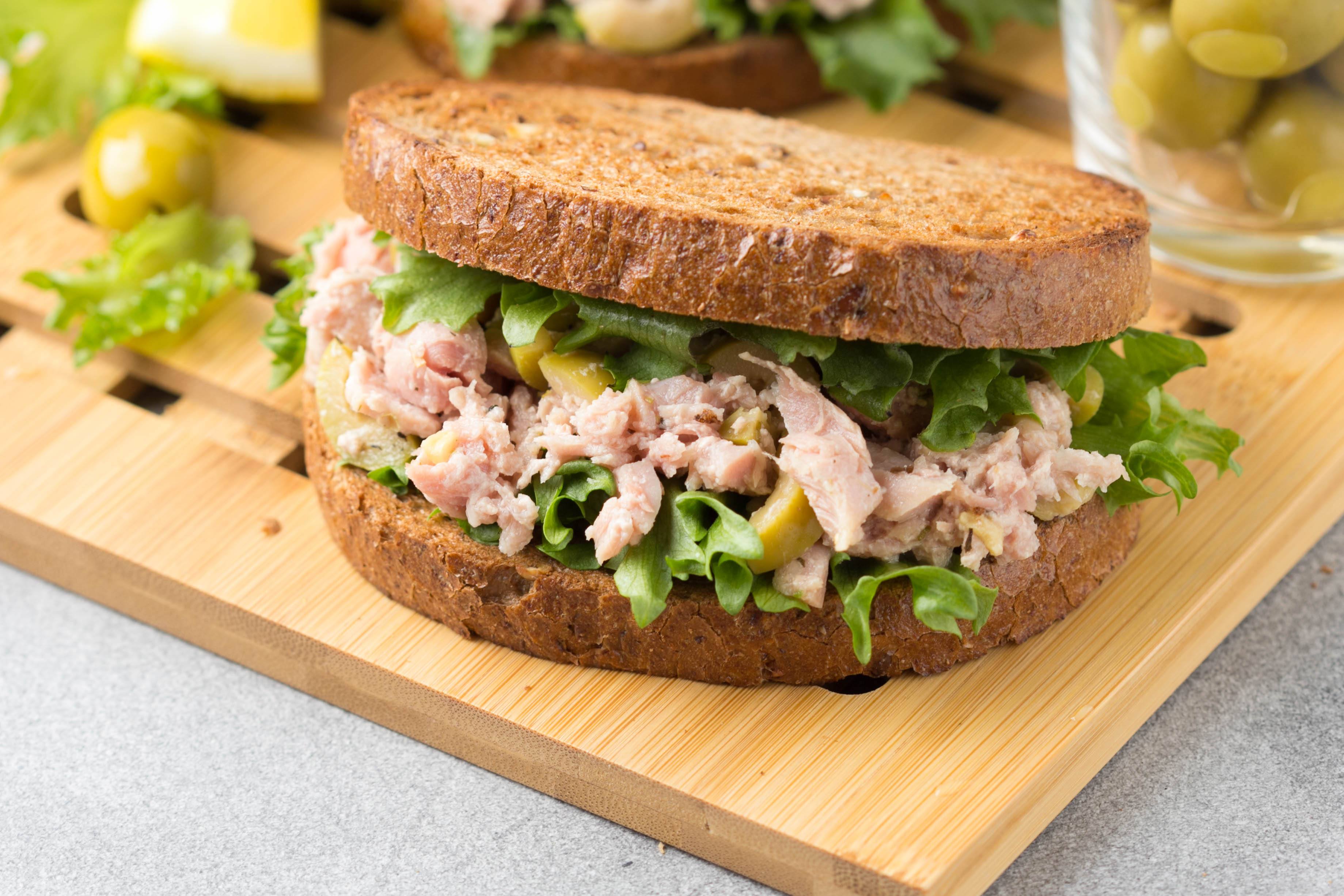 Sándwich de Atún Asiático