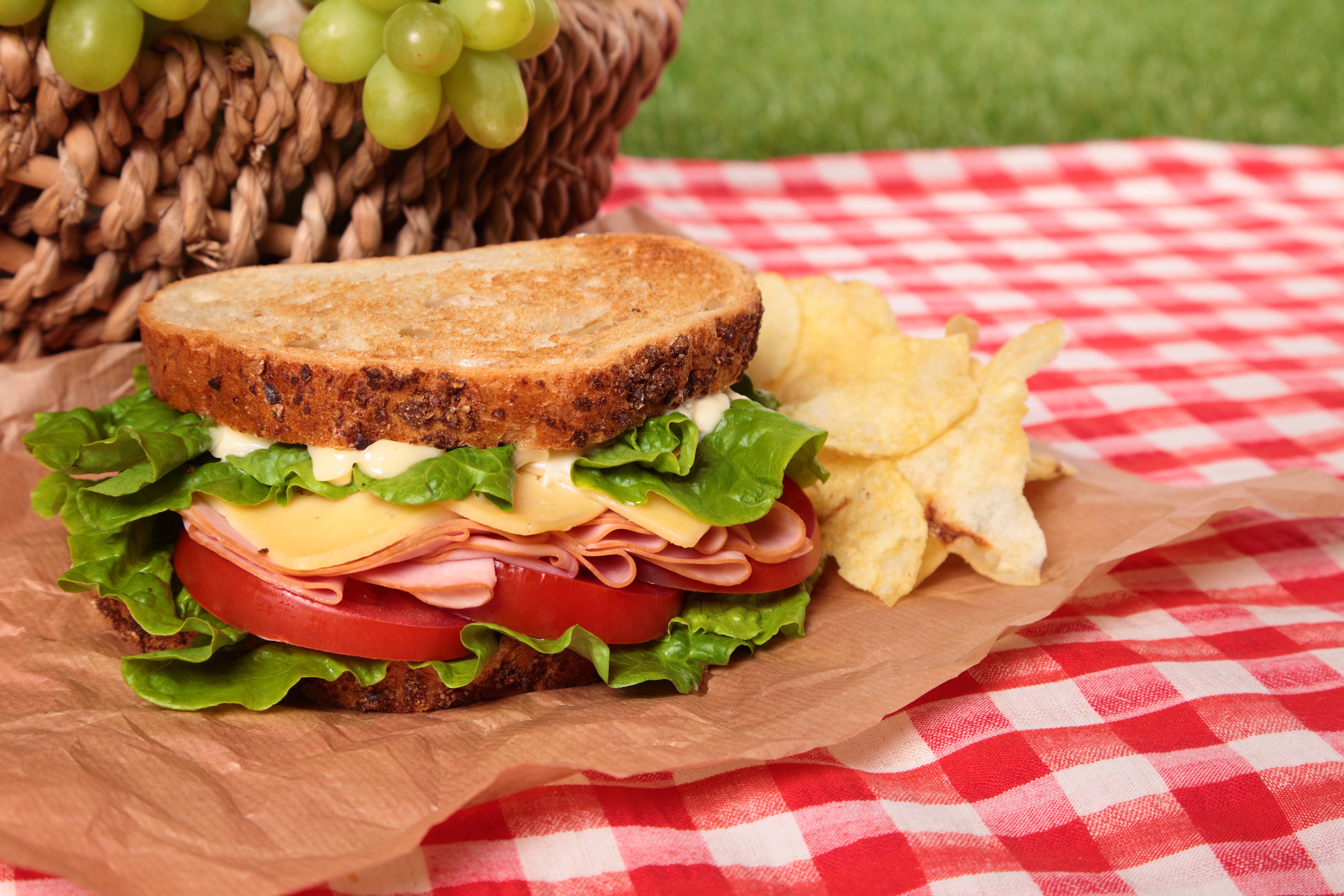 Sándwich con Jamón Serrano y Huevo