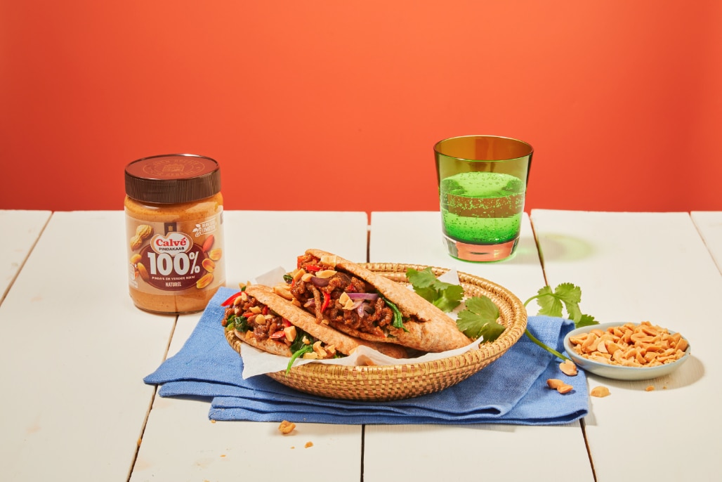 Pita met pittig gehakt, spinazie en 100% pindakaas