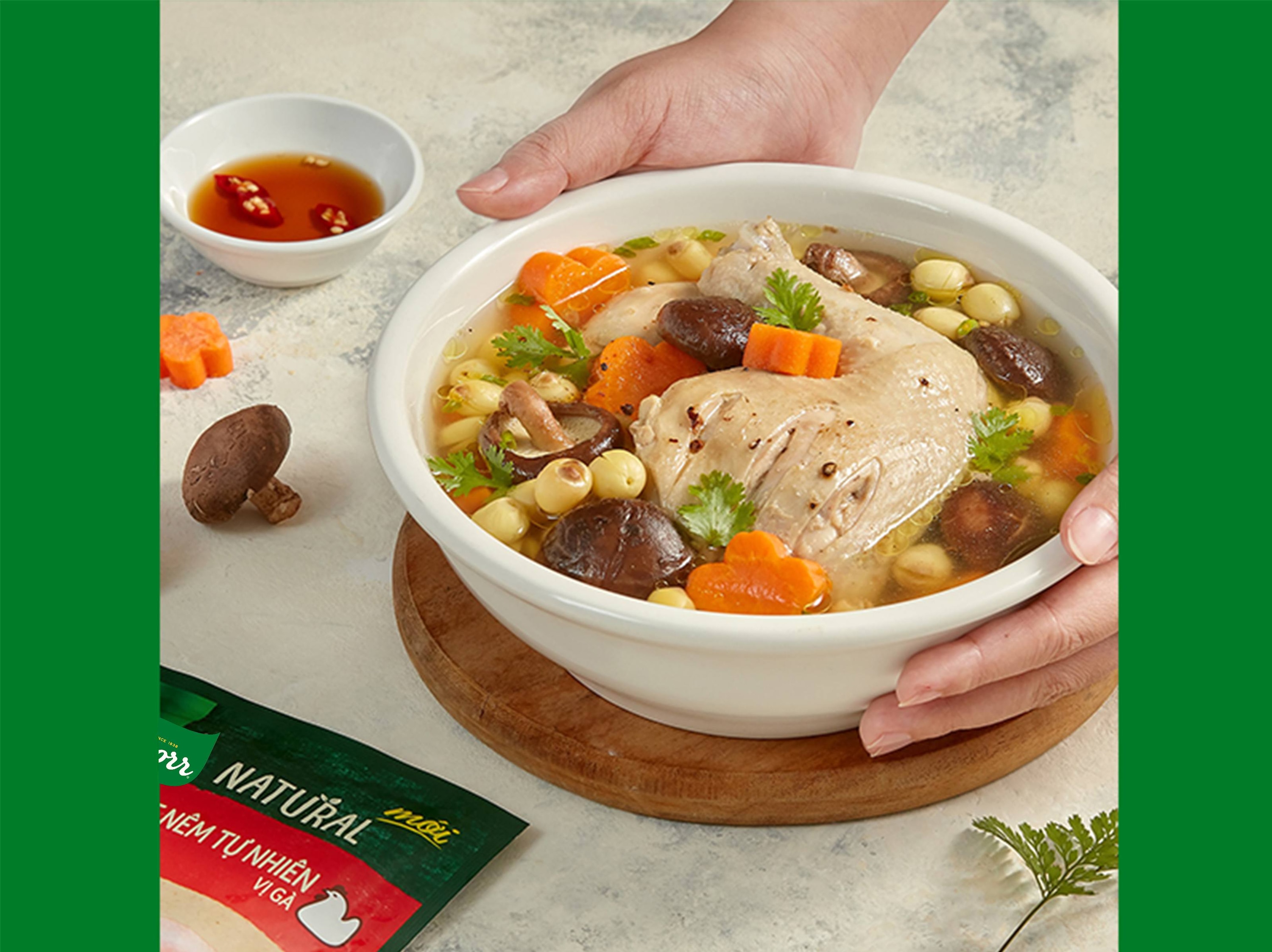 Canh Gà Hầm Hạt Sen Và Nấm Đông Cô