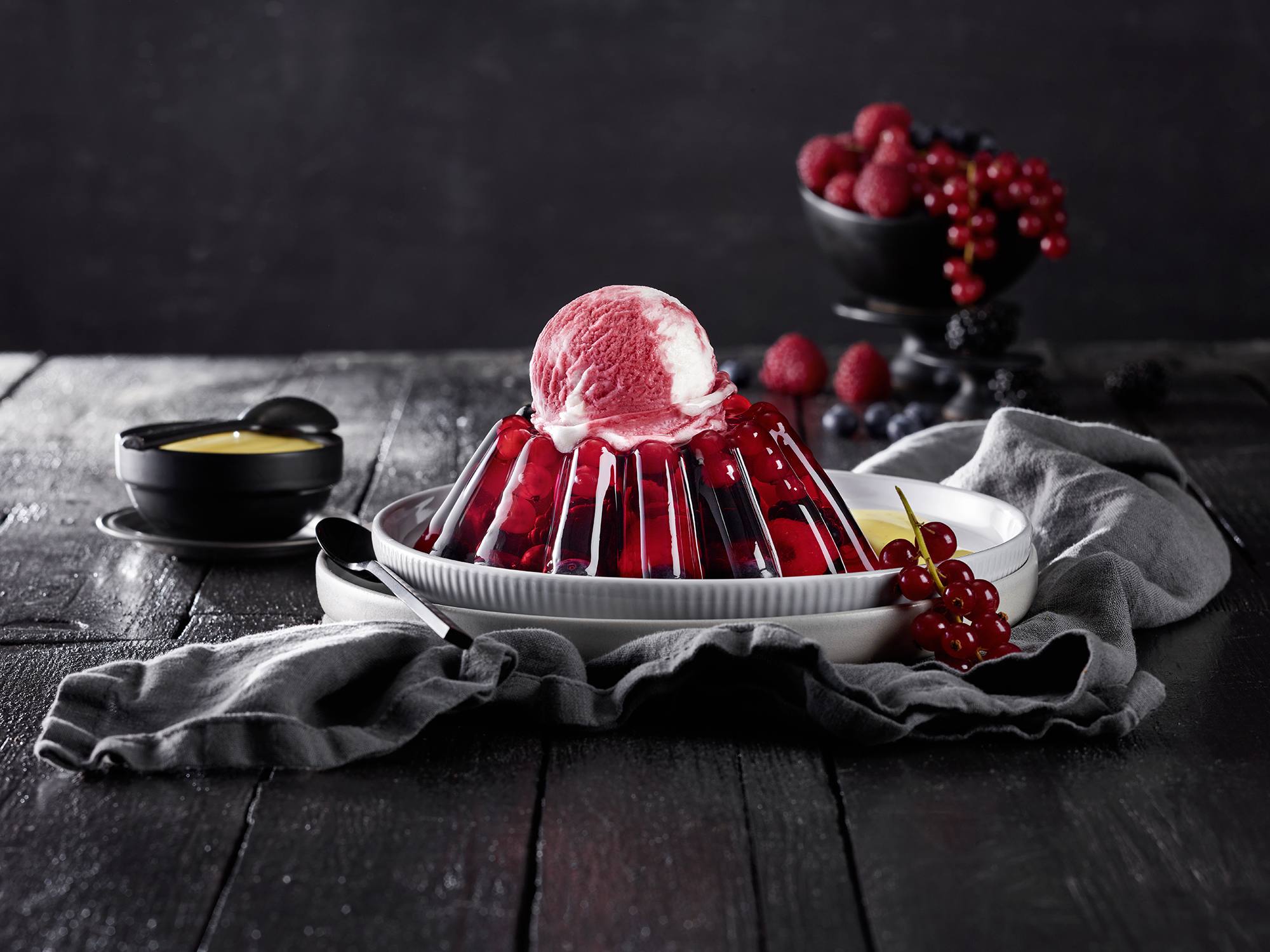 Cremissimo - Beeriger Wackelpudding mit Sorbet