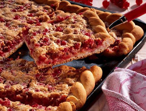 Johannisbeerkuchen mit Haselnüssen