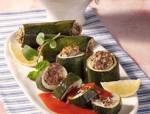 Zucchini mit Couscous und Hack