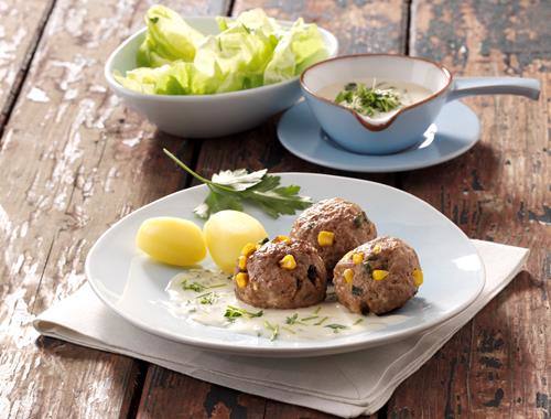 Mais-Frikadellen mit Käse-Kräuter-Sauce