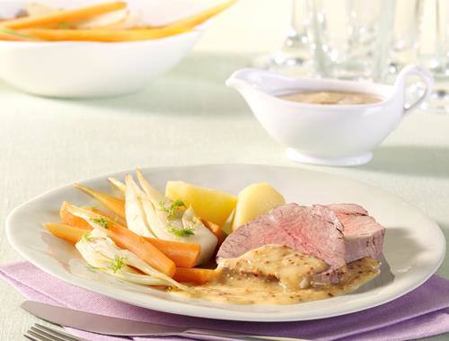 Pochiertes Rinderfilet mit Zitronen-Senf-Sauce
