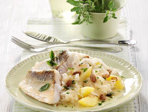 Zanderfilet auf Sauerkraut