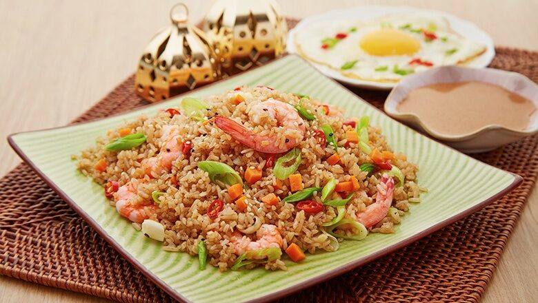 Nasi Goreng Udang Miso Ponzu dengan Daun Bawang Cina