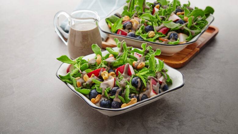Salad Beri Biru, Epal & Kacang Gajus