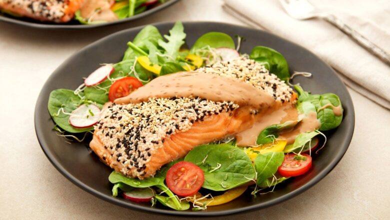 Resipi Sesame Crusted Salmon with Roasted Sesame Dressing