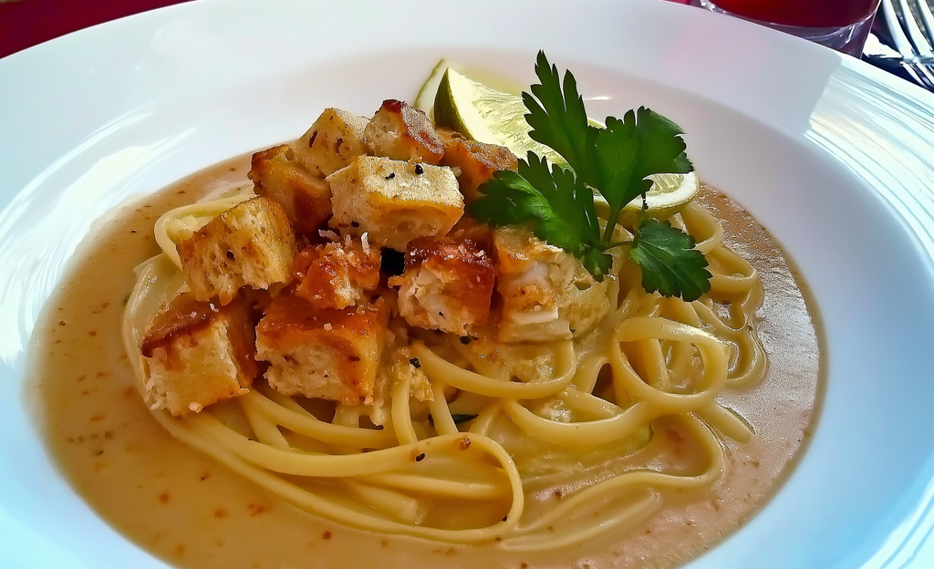 Espaguettis con Pollo y Salsa de Hongos