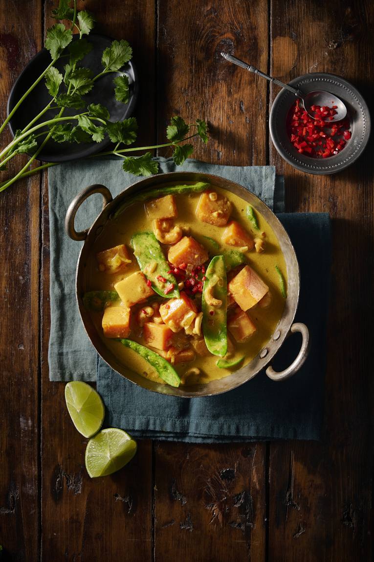 Malaysian Sweet potato, snow pea & cashew curry 45 Mins  recipe