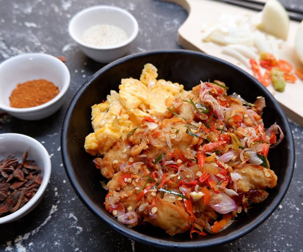 Resep Ayam Sambal Matah Bali, Pedas dan Gurih | MAHI