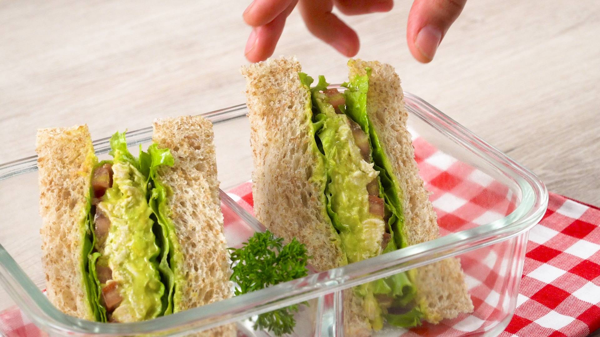 Resep Bekal Makan Siang Sandwich Ayam Mayo Alpukat - MAHI