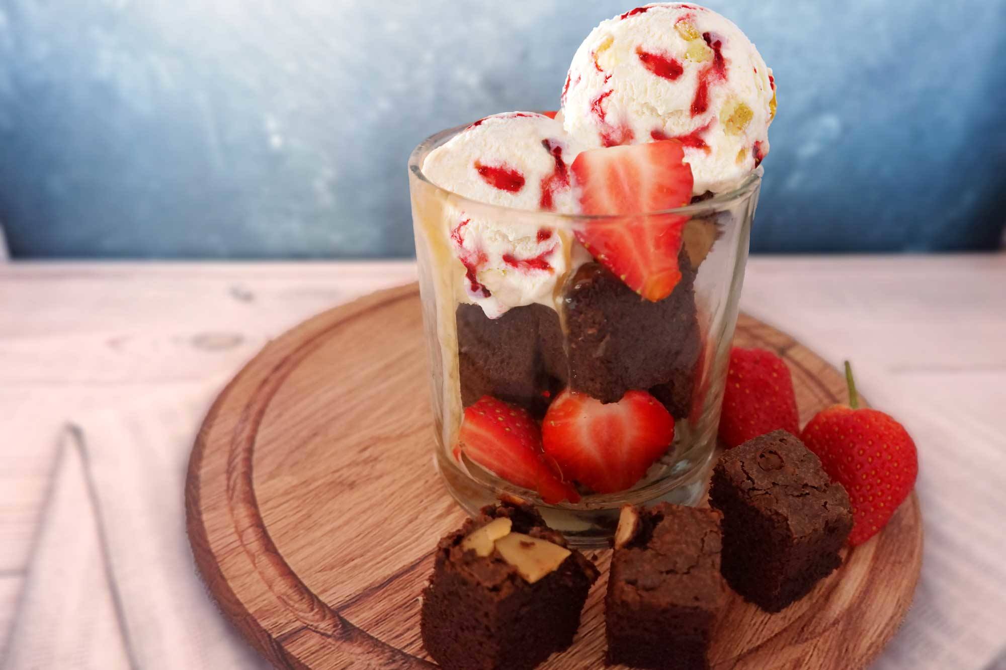 Resep Strawberry Cheesecake Brownie Sundae - MAHI