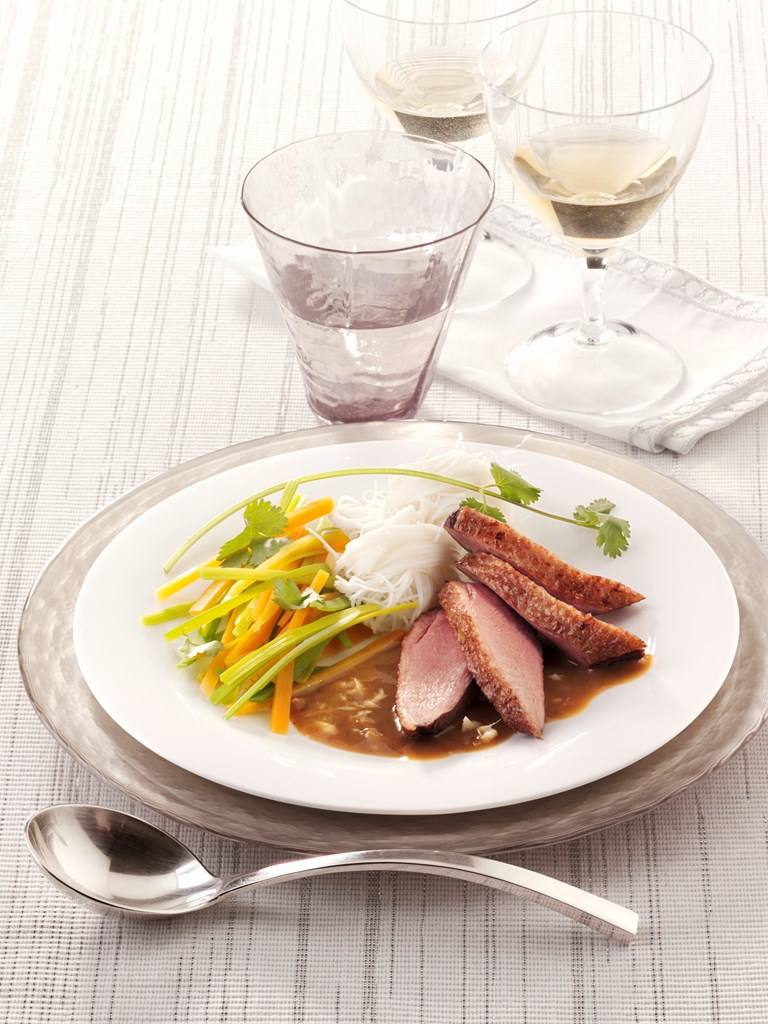 Entenbrust in Ingwer-Kokossauce und Gemüsepäckchen Rezept - Rezept & Bild