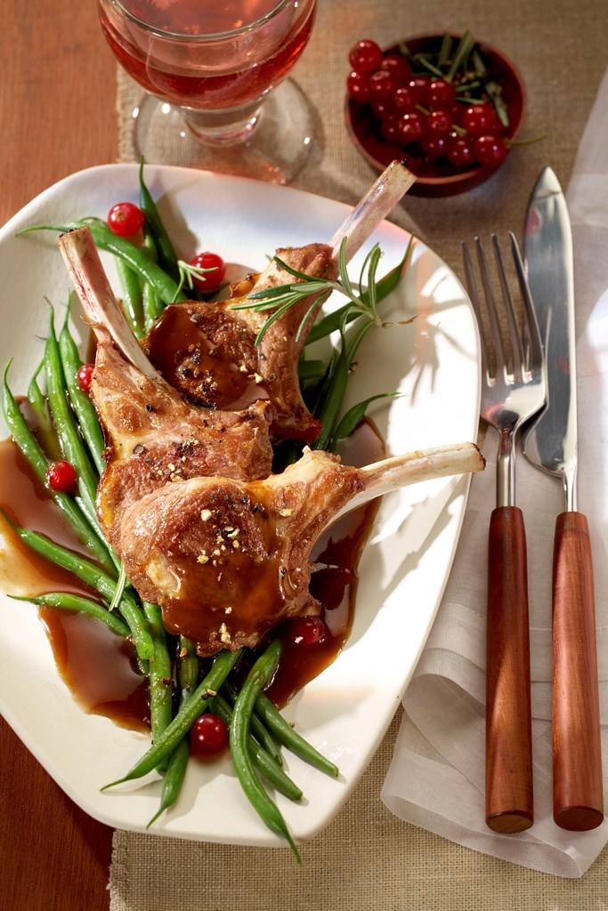 Lammkoteletts mit Johannisbeer-Balsamico-Sauce Rezept - Rezept & Bild