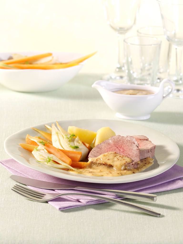Pochiertes Rinderfilet mit Zitronen-Senf-Sauce Rezept - Rezept & Bild
