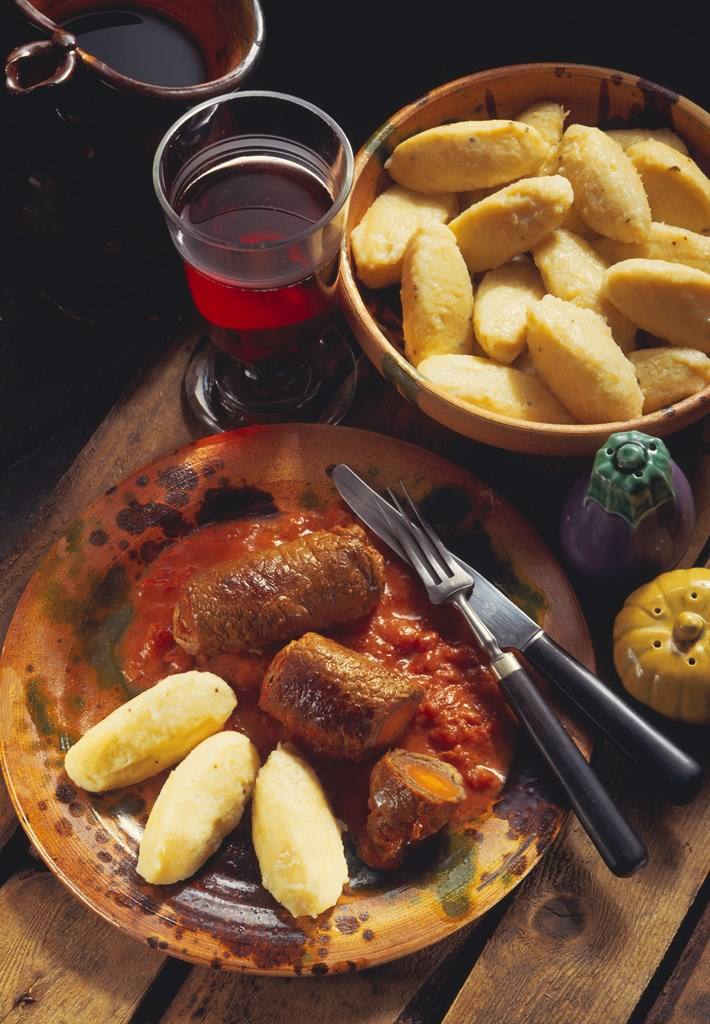 Rouladen auf lombardische Art mit Kartoffelnocken Rezept - Rezept & Bild