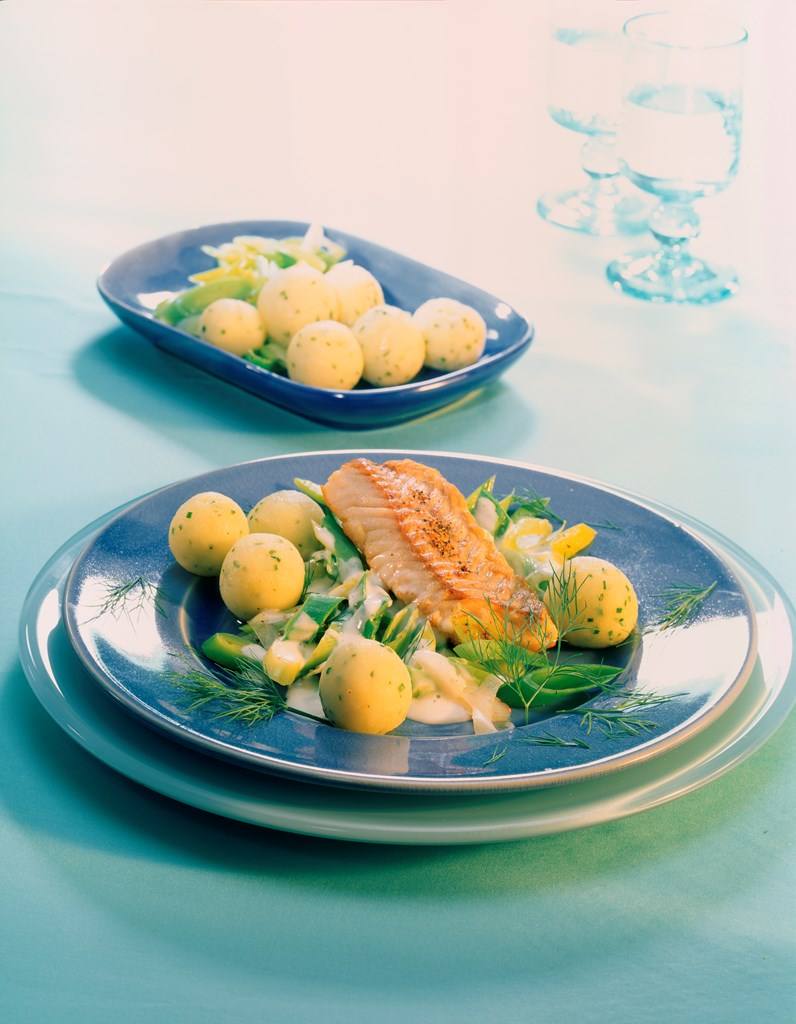 Seelachsfilet auf Lauchbett mit Klößchen Rezept - Rezept & Bild