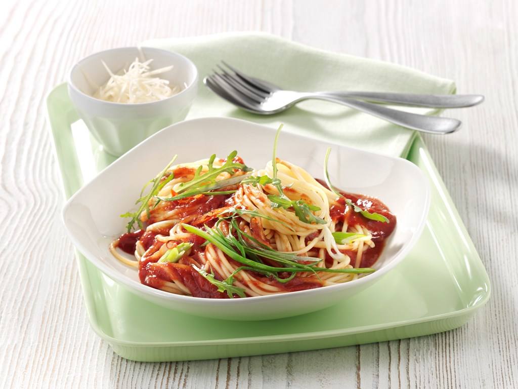 Spaghetti mit Chili-Tomatensauce Rezept - Rezept & Bild
