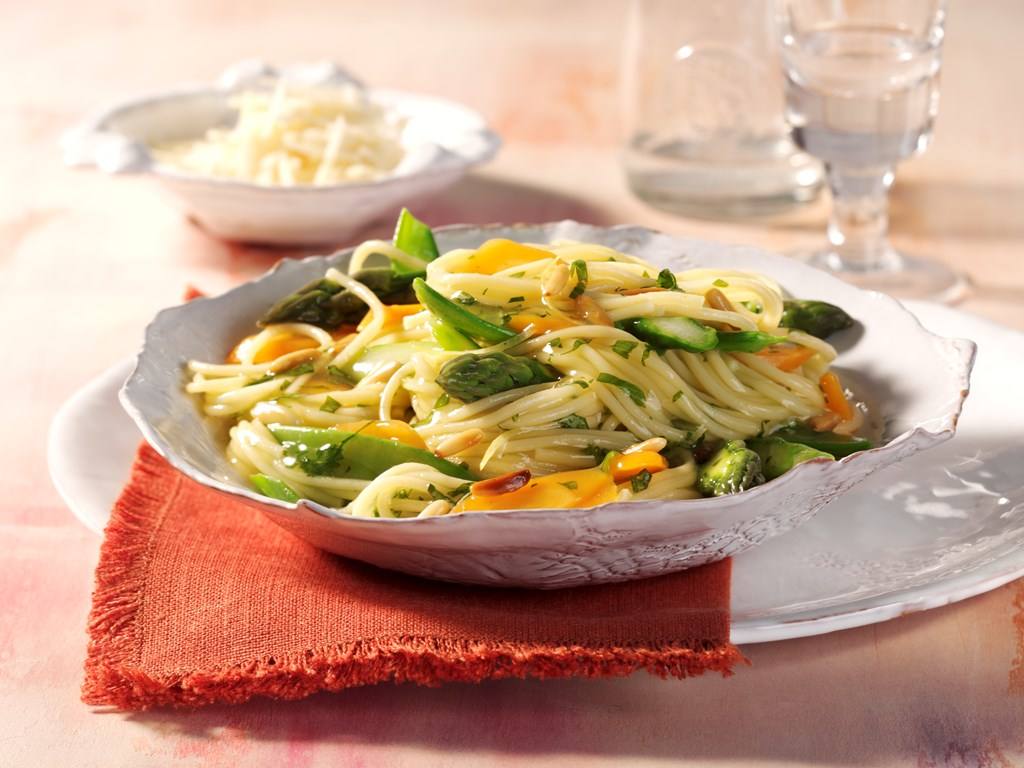 Spaghetti Primavera mit Spargel Rezept - Rezept & Bild