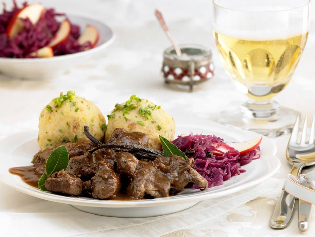 Wildgulasch in Pflaumen-Vanillesauce Rezept - Rezept & Bild