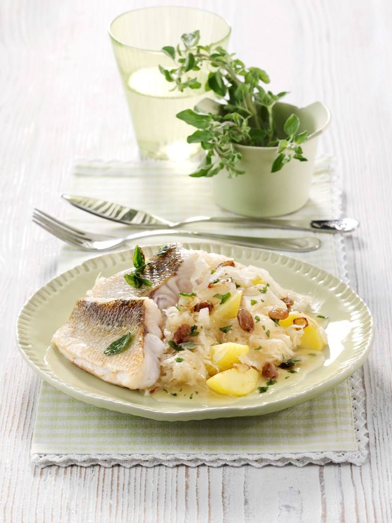 Zanderfilet auf Sauerkraut Rezept - Rezept & Bild