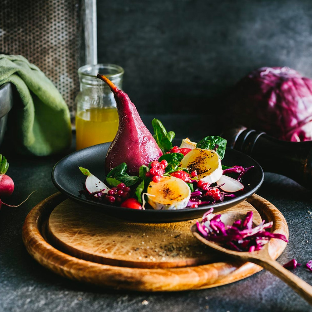 Karamellisierter Ziegenkäse mit Rotkohl, Rotweinbirne und Salat 120 Minutes  recipe