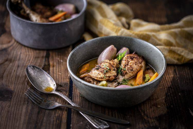 Coq au vin mit Weißwein und Senf 135 Minutes  recipe