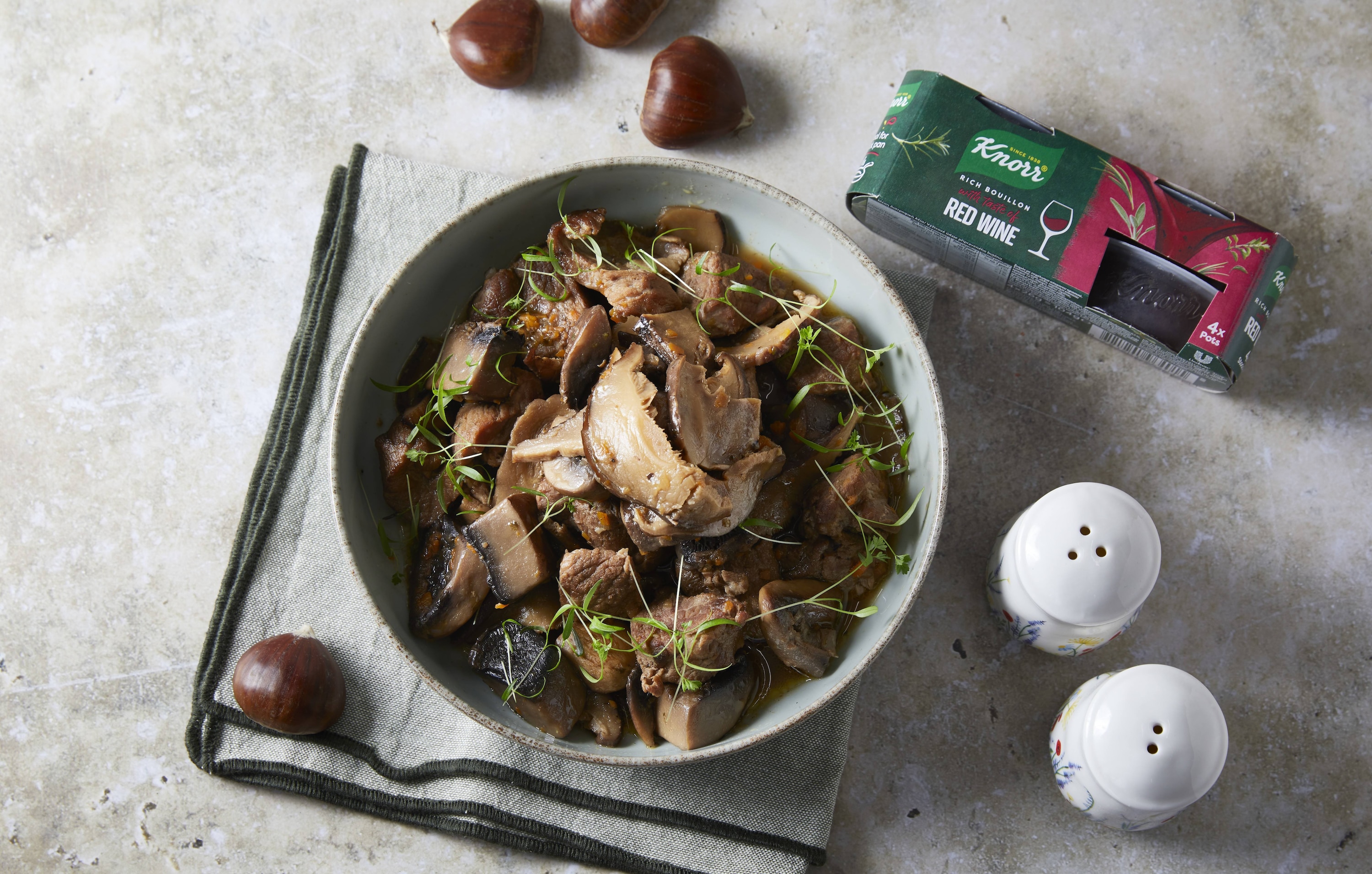 Χοιρινό με μανιτάρια και κράνμπερι 1 H 30 Λεπτά  recipe