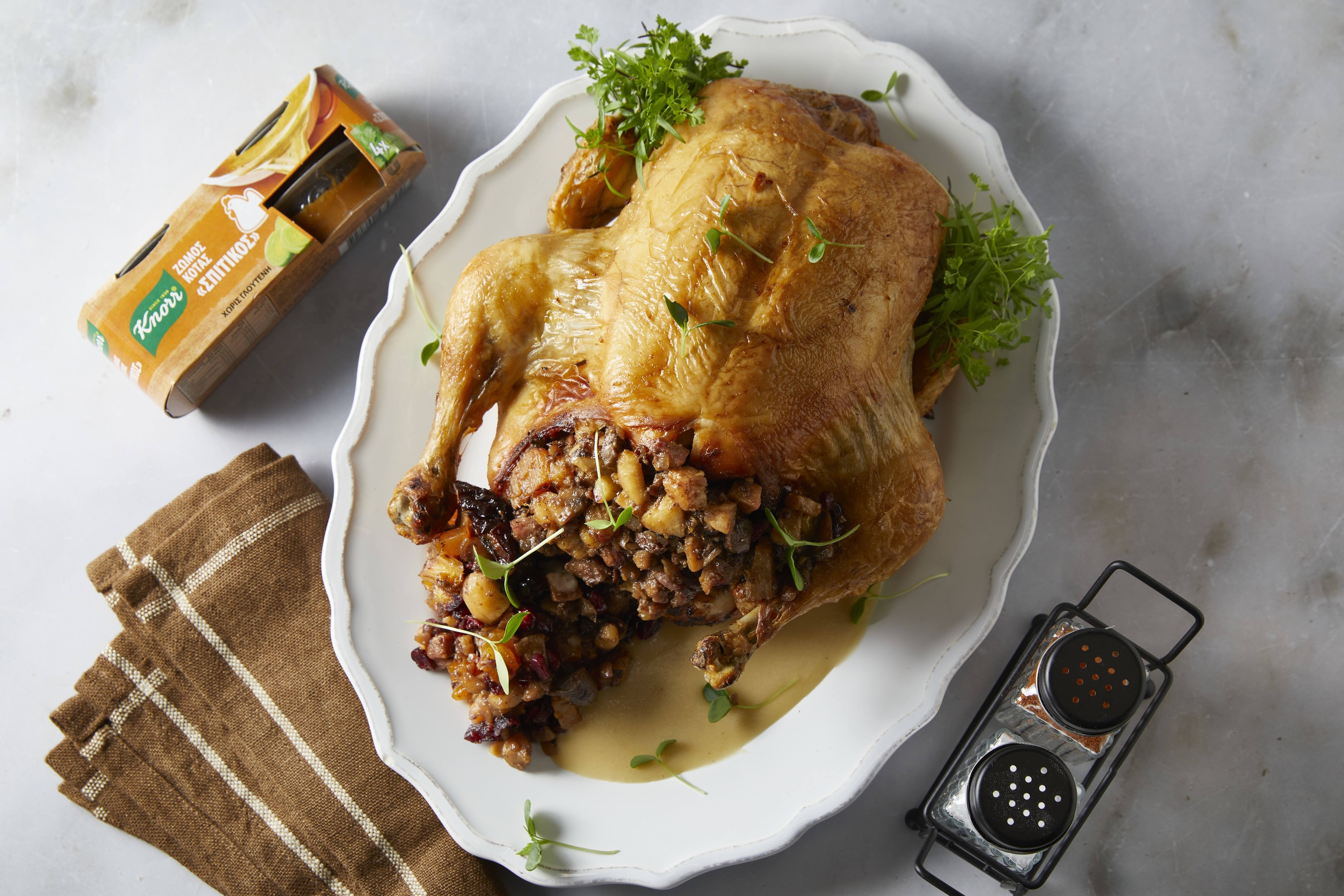 Κοτόπουλο Γεμιστό με χριστουγεννιάτικη γέμιση 2 H 30 Λεπτά  recipe