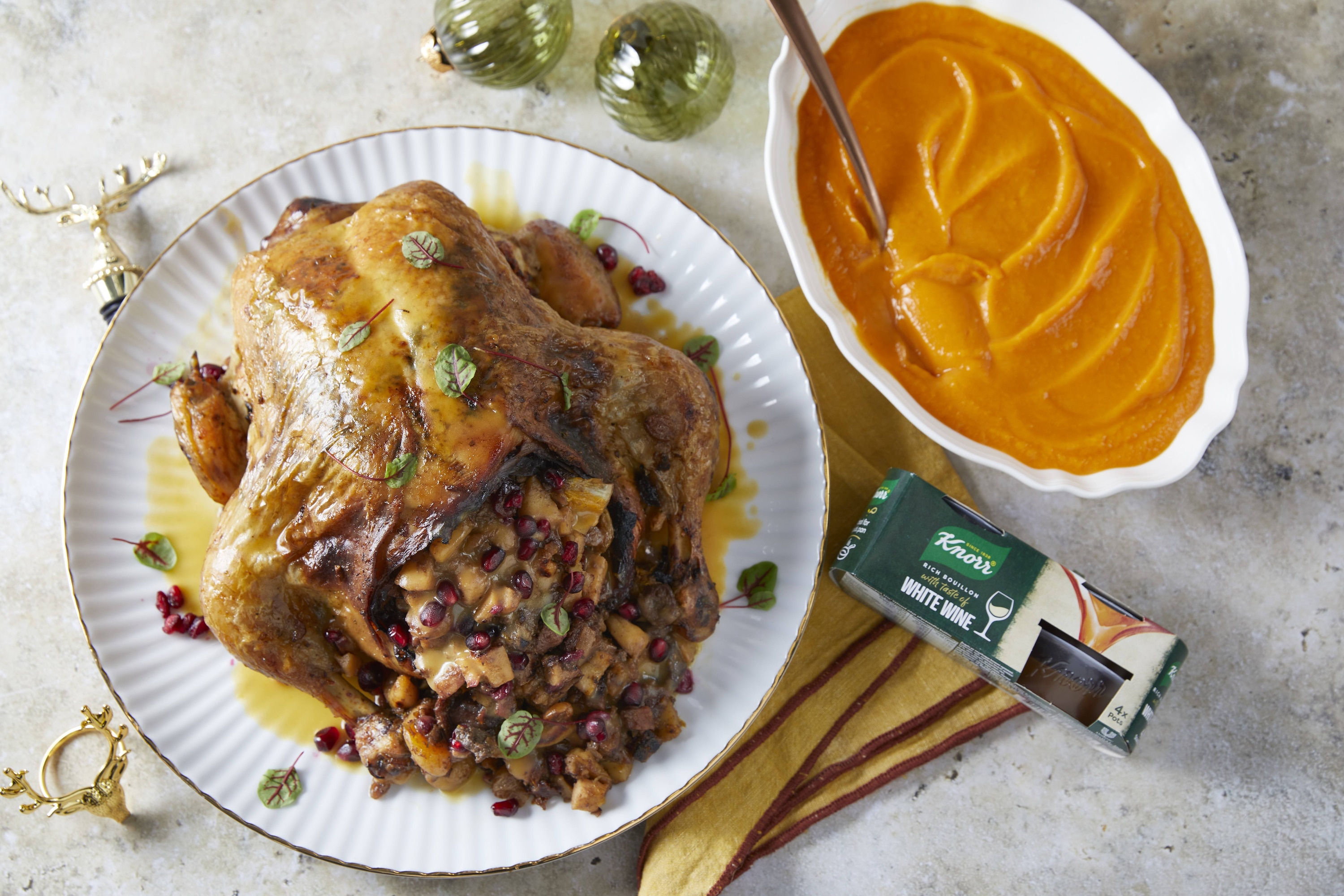 Γεμιστή Γαλοπούλα με σάλτσα Κράνμπερι 3 H 30 Λεπτά  recipe