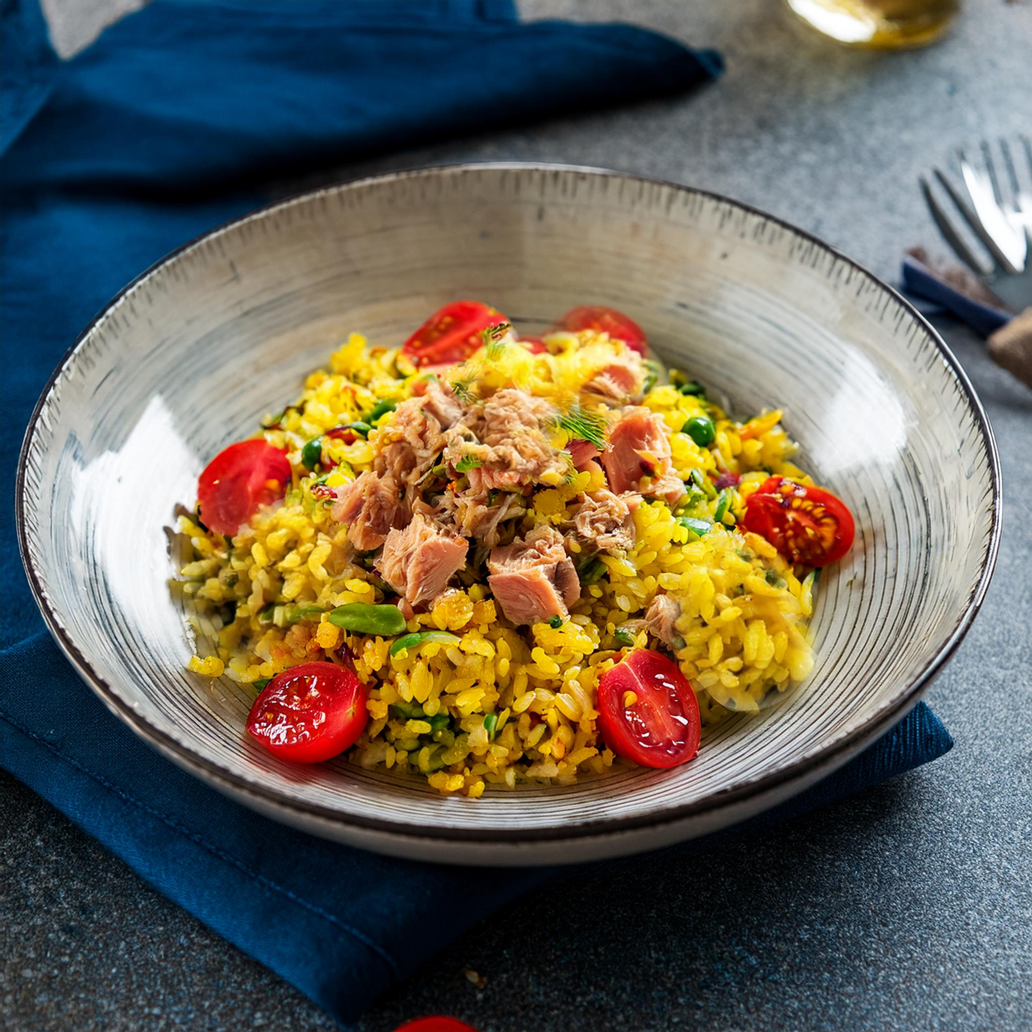 Salada com açafrão e atum