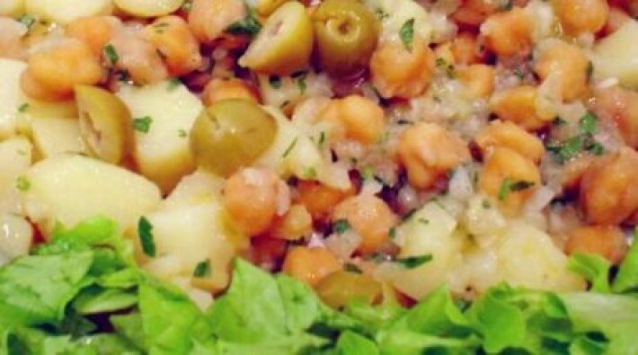 Salada de grao-de-bico com batata