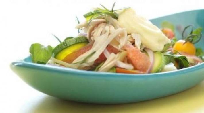 Ensalada pollo, zucchinis y berro.