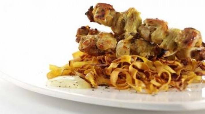 Brochetes de pollo marinadas