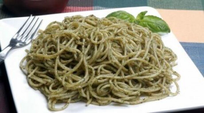 Spaghettis con albahaca