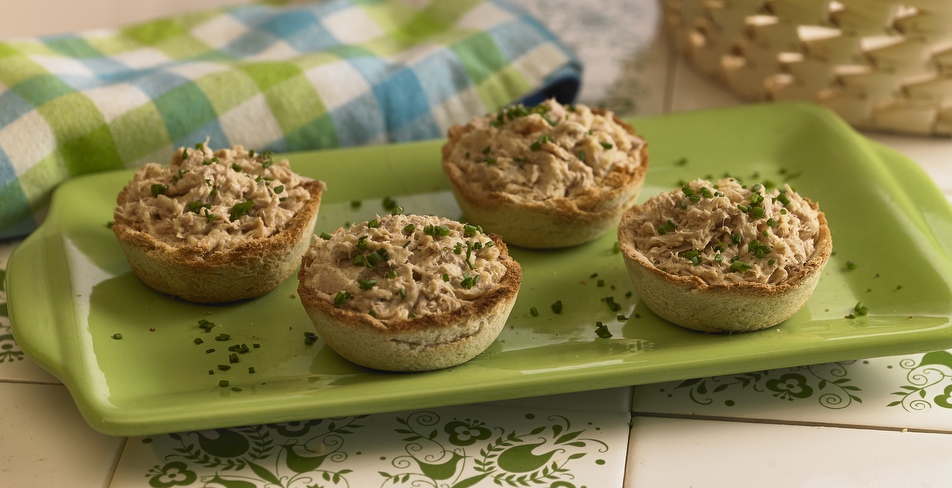Forminhas recheadas com creme de atum e queijo