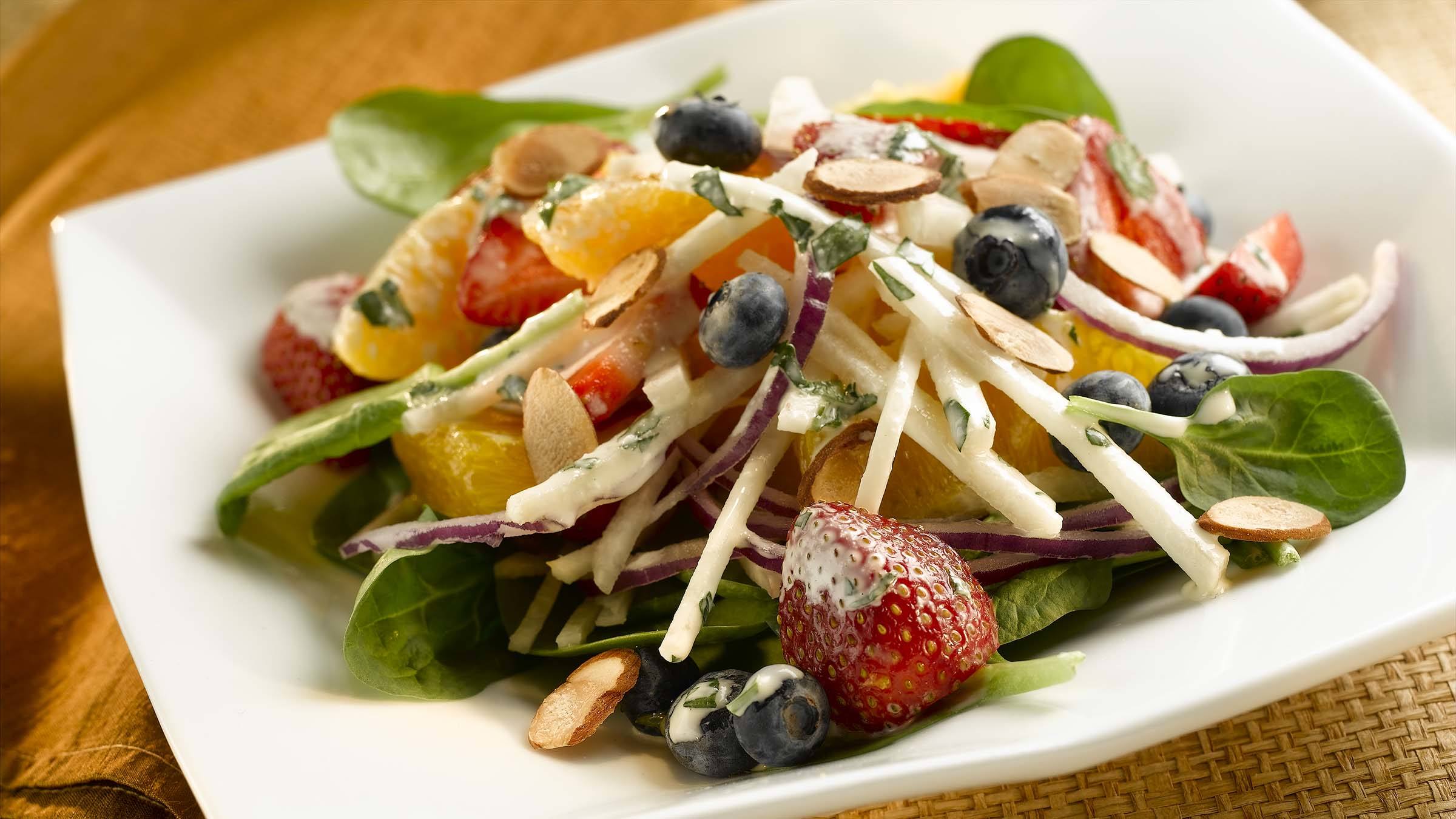 Salade Crémeuse d'Agrumes, de Baies et Jicama